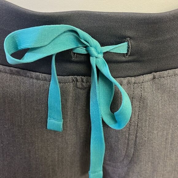 FIGS Heather Grey High Waisted Jogger Medical Scrub Pull-On Cargo Pant-XS - Picture 7 of 16